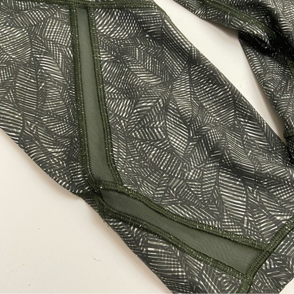 Lululemon Cool to Street Crop Leggings With Mesh Panels Green Leaf Print Size 8 - Picture 3 of 7